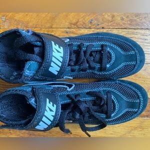 Nike youth wrestling shoes
